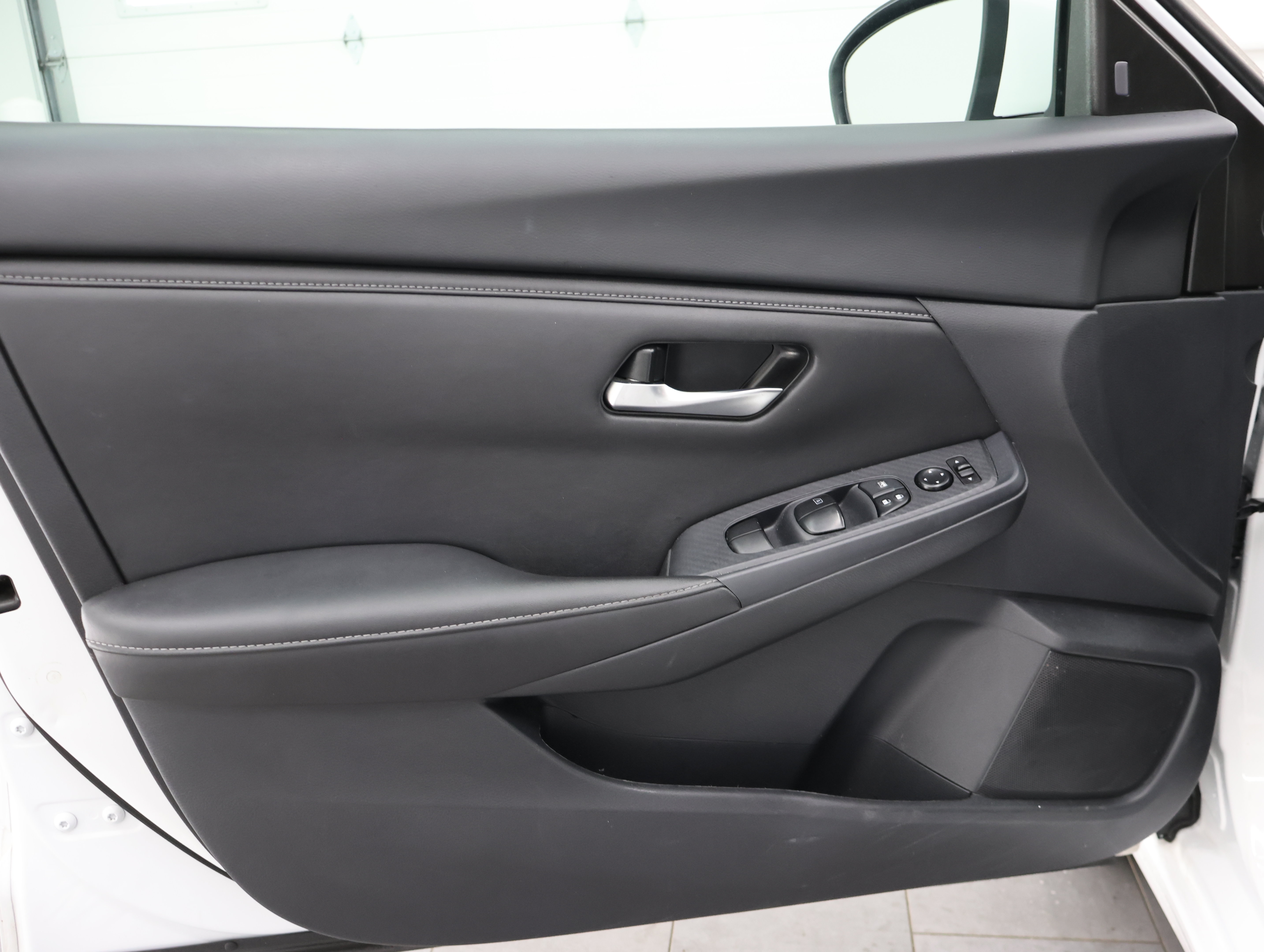 Used 2024 Nissan Sentra SV FWD image 36