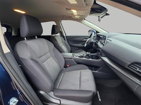 Used 2024 Nissan Rogue SV image 13