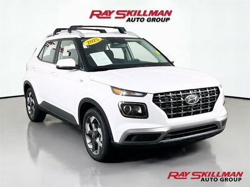 Used 2025 Hyundai Venue SEL image 1