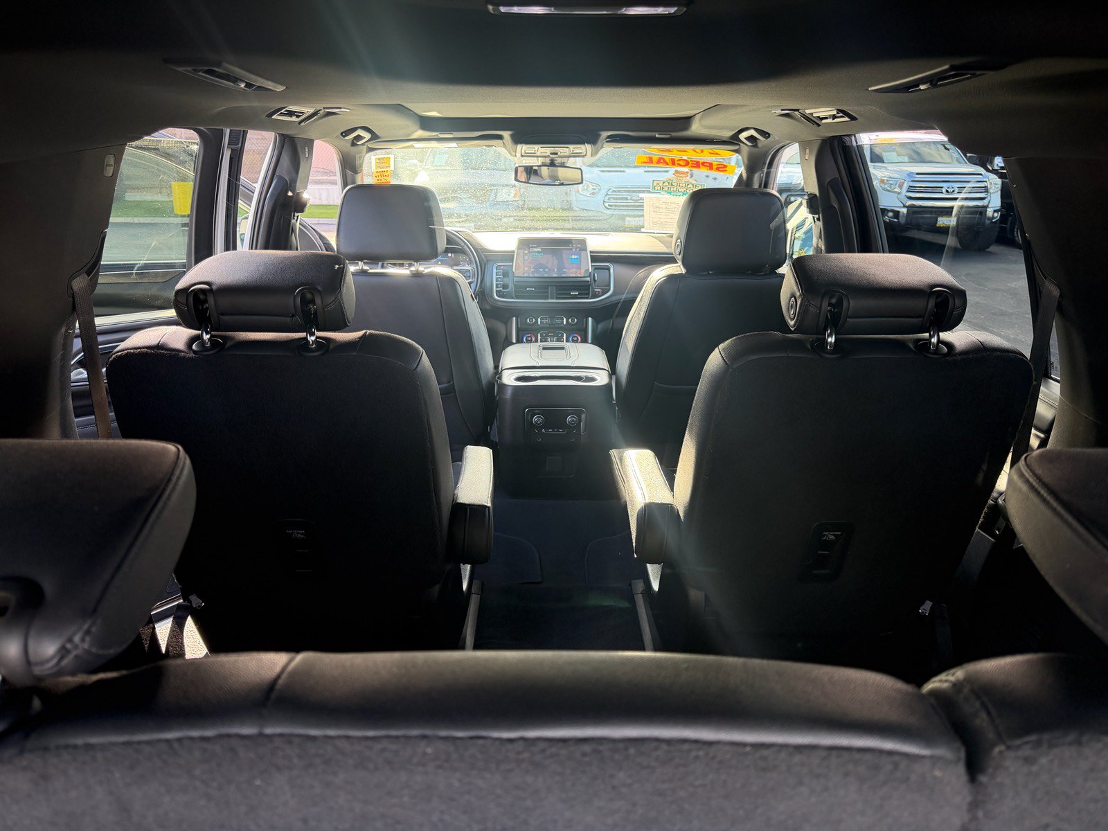 Used 2022 Chevrolet Suburban LT w/ LT Signature Package RWD image 13