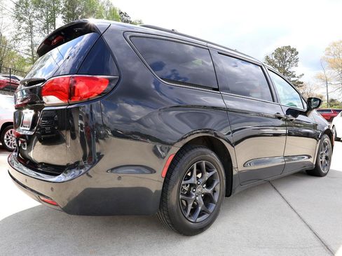 Used 2019 Chrysler Pacifica Touring-L Plus w/ Advanced Safetytec Group FWD image 7