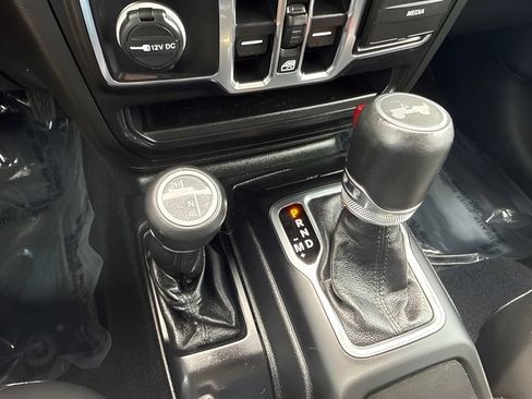 Used 2020 Jeep Wrangler Unlimited Sahara AWD/4WD image 14
