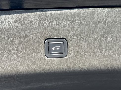 Used 2022 Chevrolet Traverse LT image 17