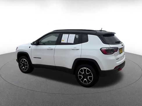 Used 2025 Jeep Compass Trailhawk AWD/4WD image 10