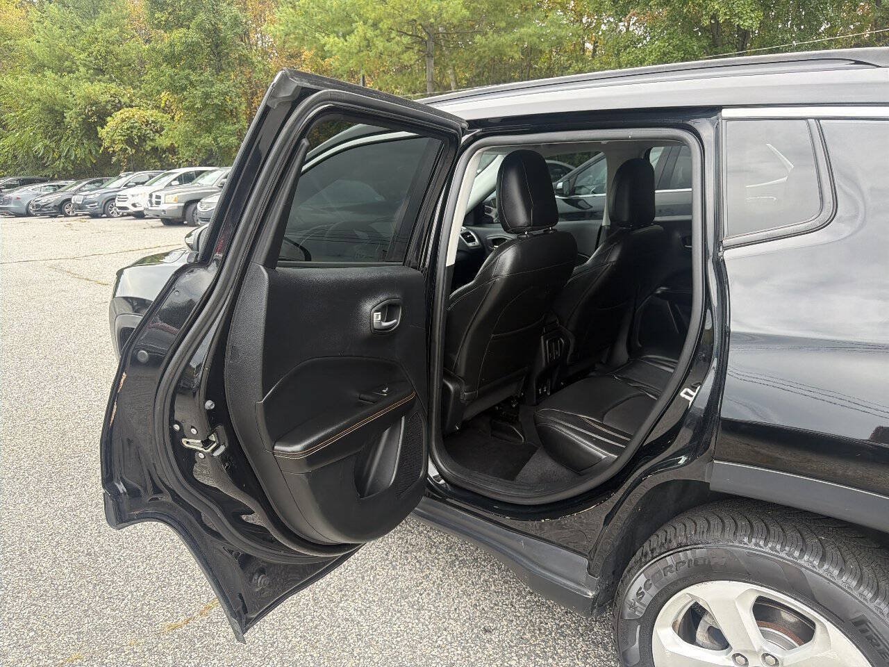 Used 2018 Jeep Compass Latitude w/ Popular Equipment Group AWD/4WD image 14