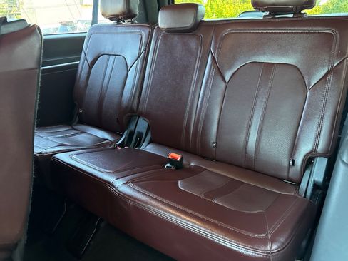 Used 2022 Ford Expedition Max Limited image 16