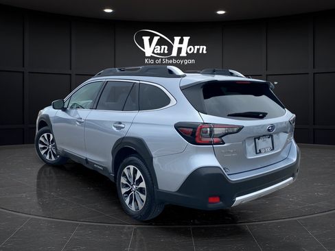 Used 2023 Subaru Outback Touring AWD/4WD image 5