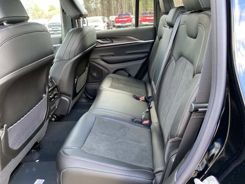 New 2026 Jeep Grand Cherokee Altitude image 7