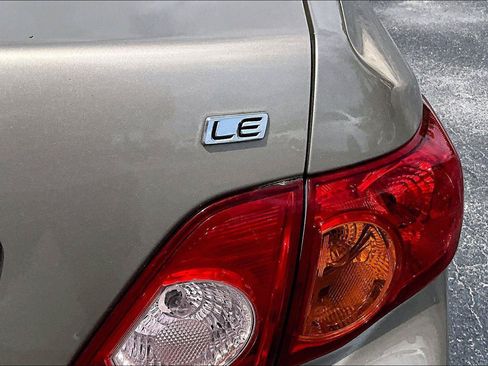 Used 2010 Toyota Corolla LE FWD image 20