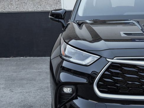 Used 2021 Toyota Highlander XLE image 57