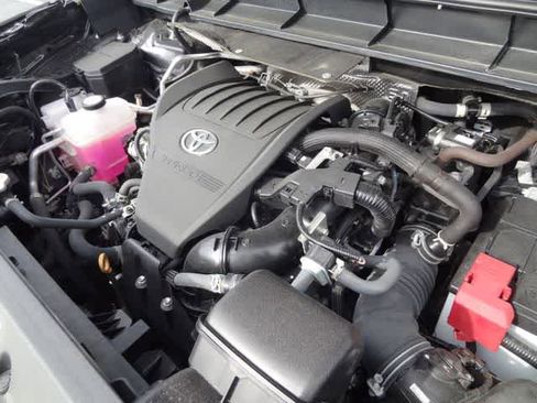 Used 2023 Toyota Highlander XLE FWD image 40