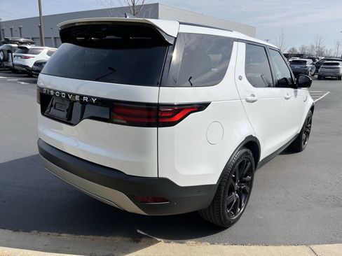 Used 2025 Land Rover Discovery S image 7