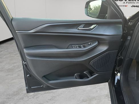 New 2025 Jeep Grand Cherokee L Altitude image 25