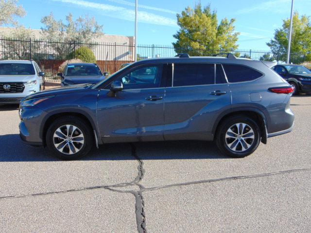 Used 2022 Toyota Highlander XLE AWD/4WD image 7