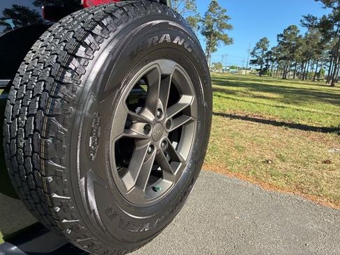 Used 2016 Jeep Wrangler Unlimited Sahara image 13