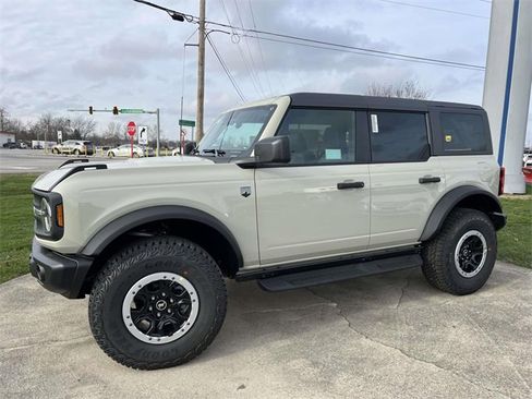 New 2025 Ford Bronco Big Bend w/ Black Diamond Package image 3
