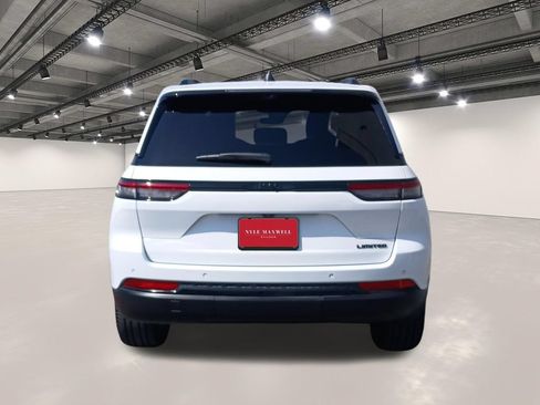 Used 2025 Jeep Grand Cherokee Limited w/ Luxury Tech Group II RWD image 15
