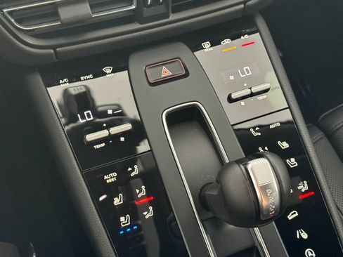 Certified 2026 Porsche Macan AWD/4WD image 22