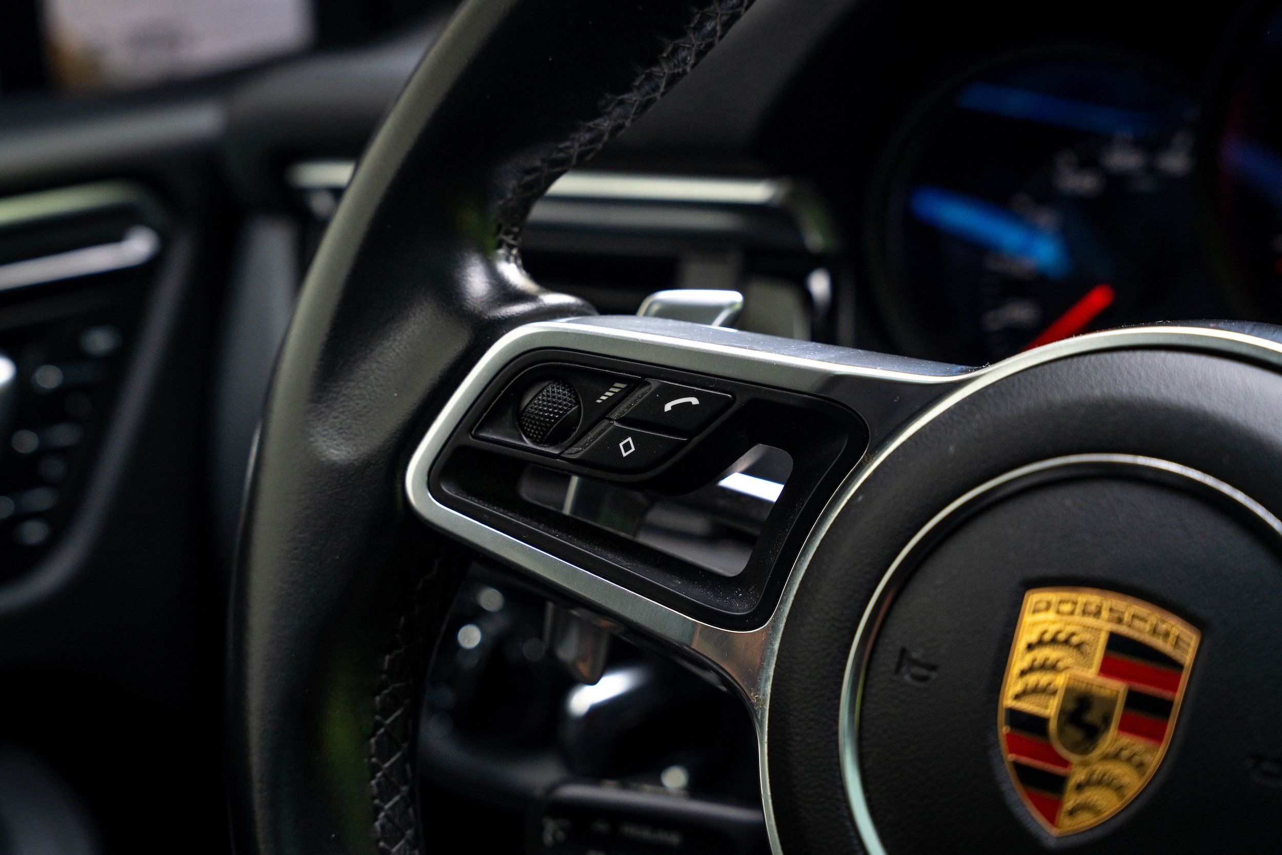 Used 2020 Porsche Macan AWD/4WD image 16