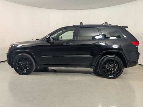 Used 2022 Jeep Grand Cherokee Laredo X RWD image 4