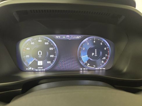 Used 2022 Volvo XC40 T5 R-Design w/ Advanced Package image 17