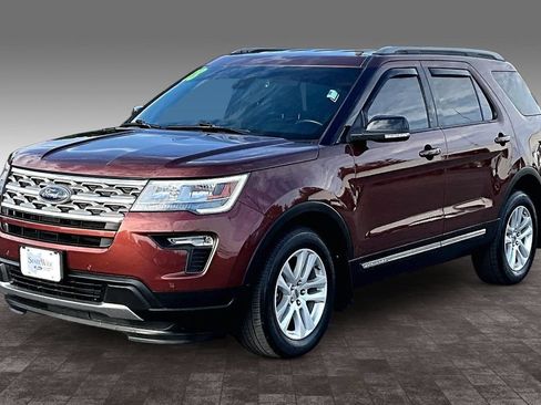 Used 2018 Ford Explorer XLT w/ Equipment Group 202A AWD/4WD image 25
