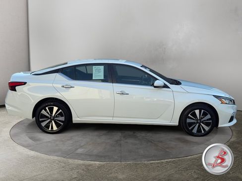 Used 2022 Nissan Altima 2.5 SV AWD/4WD image 8