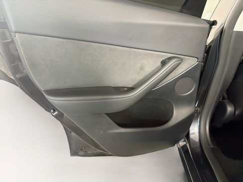 Used 2024 Tesla Model Y Long Range RWD image 25