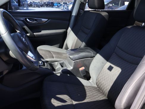 Used 2017 Nissan Rogue SV image 36