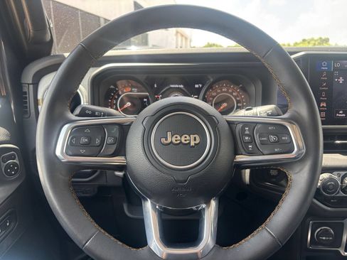 Used 2025 Jeep Wrangler Unlimited Sahara AWD/4WD image 27