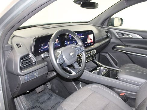 Used 2024 Chevrolet Traverse LT image 22