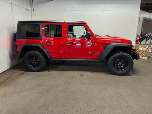 Used 2024 Jeep Wrangler Unlimited image 4