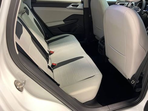 Used 2025 Volkswagen Taos SE image 12