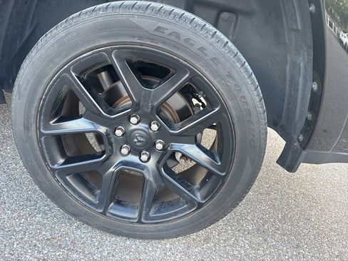 Used 2021 RAM 1500 Laramie AWD/4WD image 3