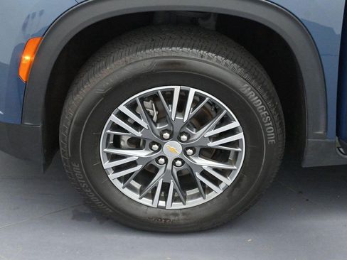 Used 2024 Chevrolet Traverse LT w/ LPO, Floor Liner Package FWD image 31