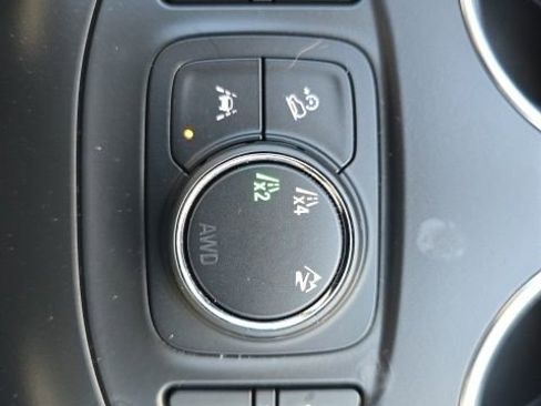 Used 2023 GMC Terrain SLT image 16