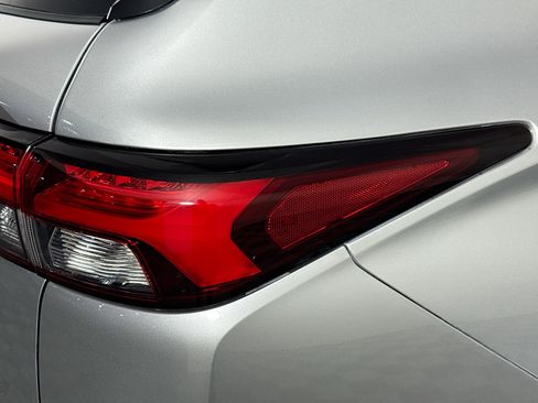 Used 2022 Mitsubishi Outlander SE image 33