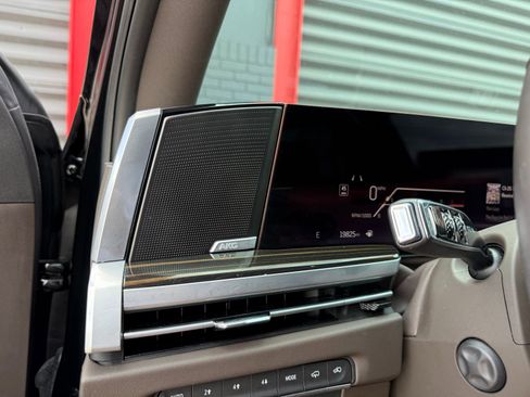 Used 2025 Cadillac Escalade ESV Premium Luxury w/ Touring Package AWD/4WD image 34