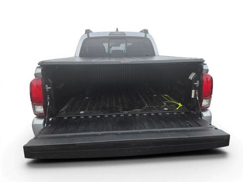 Used 2022 Toyota Tacoma SR w/ SR Convenience Package RWD image 5