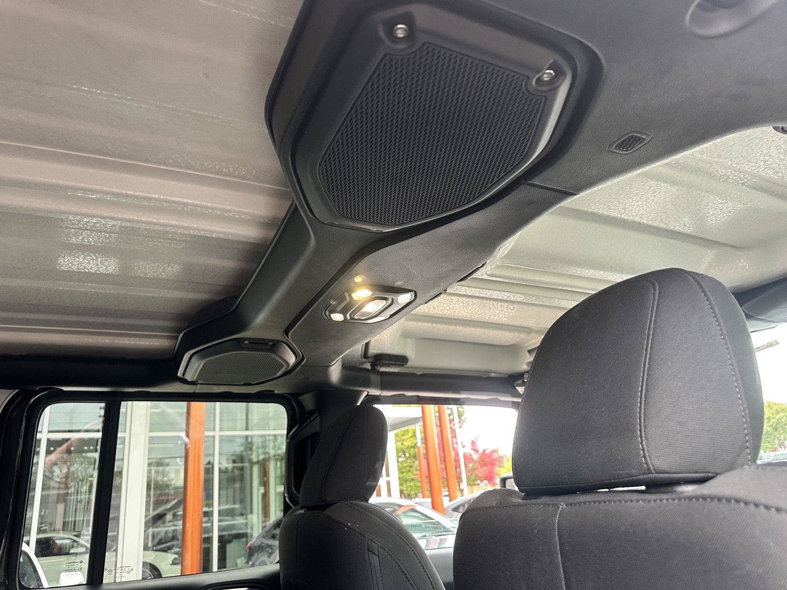 Used 2022 Jeep Gladiator Sport AWD/4WD image 17