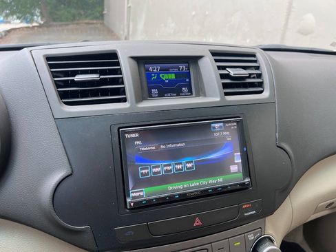 Used 2010 Toyota Highlander SE AWD/4WD image 19