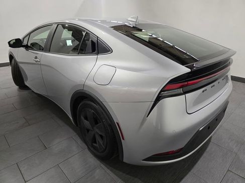 Used 2025 Toyota Prius LE image 3