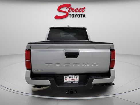 Used 2025 Toyota Tacoma SR5 AWD/4WD image 2