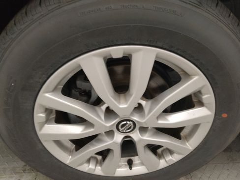 Used 2020 Nissan Rogue SV FWD image 31