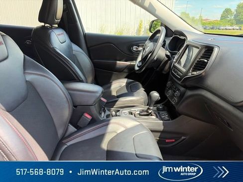 Used 2019 Jeep Cherokee Trailhawk w/ Cold Weather Group AWD/4WD image 13