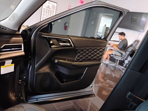 Used 2023 Mitsubishi Outlander SEL image 33