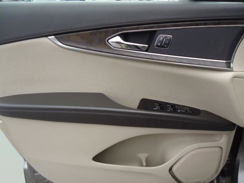 Used 2016 Lincoln MKX Reserve w/ Climate Package image 21