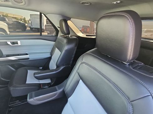 Used 2022 Ford Explorer XLT w/ Equipment Group 202A image 13