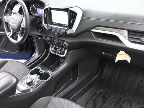 Used 2023 GMC Terrain SLE w/ Driver Convenience Package image 28