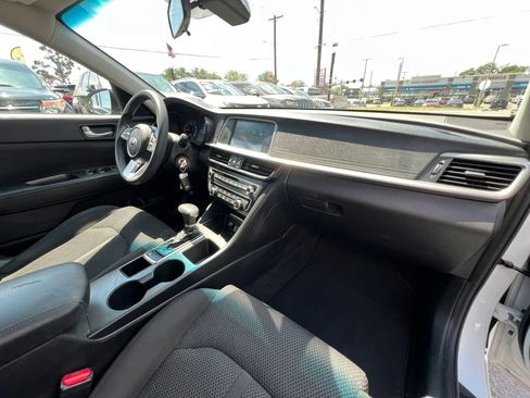 Used 2020 Kia Optima LX FWD image 13